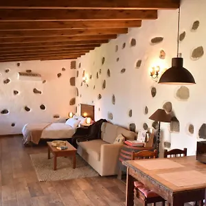 https://house-finca-mariola-alpendre.in-canary-islands.com